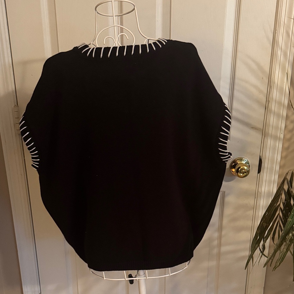 Zenana Stylish Black Sweater Crop with White Accents - Picture 3 of 4